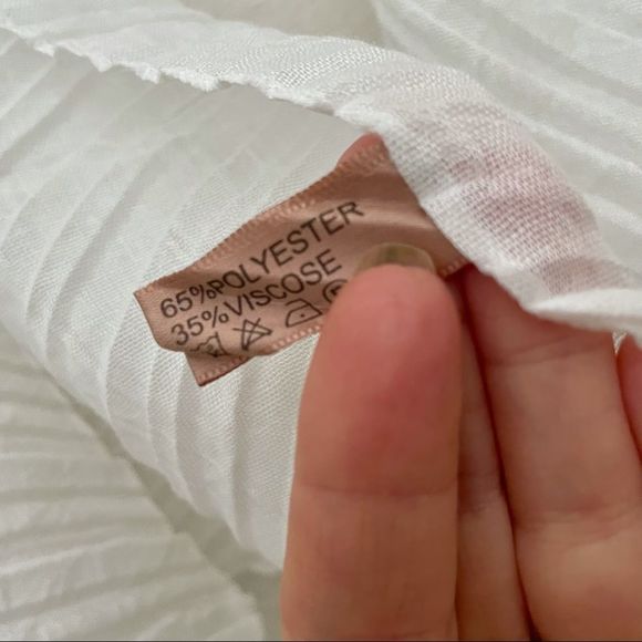 Accordion Pleat Semi Sheer Long Wrap Scarf, White, NWT - Picture 6 of 6